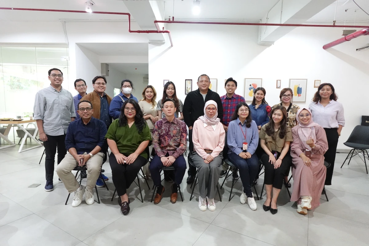 Jumat, 23 Februari 2024 – Acara diskusi santai Indonesia Corporate Secretary Association (ICSA) kembali diadakan dengan tema “Ngopi Sore - Bincang-bincang Hak Memesan Efek terlebih Dahulu” Batch 4 pada Rabu (13/2/24) di EMJI Coffee & Bar, Mega Kuningan, Jakarta Selatan. Diskusi santai yang dihadiri anggota ICSA tersebut didampingi oleh Ranty Astari Rachman selaku Wakil Ketua Umum Bidang Pengkajian dan Maharani Cindy selaku Anggota Bidang Pengkajian.

Pada batch kali ini, tidak jauh berbeda dengan batch sebelumnya untuk peserta yang hadir tetap aktif memberikan pertanyaan maupun membagikan pengalamannya masing-masing terkait tema diskusi.

Acara diskusi santai Ngopi Sore ini akan terus diadakan untuk menjadi wadah bagi anggota agar saling berbagi pengalaman sebagai sekretaris perusahaan dan profesi pendukungnya. Jadi, bagi anggota ICSA yang belum sempat mengikuti Ngopi Sore kali ini jangan khawatir ya.<br>
                  