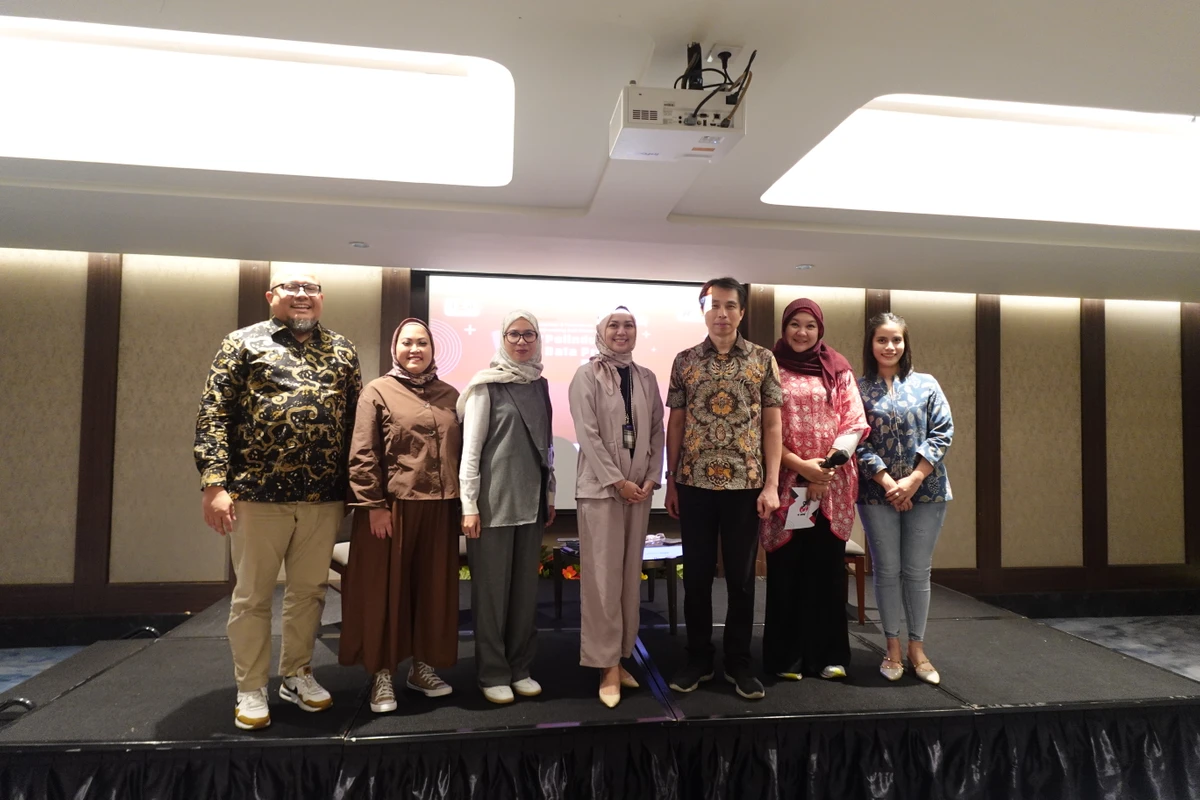 Kamis, 11 Juli 2024 – Kebocoran data privasi hingga kini masih menjadi isu yang belum dapat teratasi dengan baik. Bahkan belum lama ini, masyarakat Indonesia dihebohkan dengan adanya kebocoran data secara masif di tingkat nasional. Apa peran Undang-undang No. 27 Tahun 2022 tentang Pelindungan Data Pribadi (UU PDP) dalam mengatasi kebocoran data? Bagaimana isu kebocoran data memengaruhi berbagai sektor bisnis? 

 Indonesia Corporate Secretary Indonesia (ICSA) mengadakan pendalaman peraturan pelindungan data pribadi melalui workshop "Implementasi Undang-undang No. 27 Tahun 2022 tentang Pelindungan Data Pribadi" yang dihadiri oleh 48 peserta dari berbagai industri, Rabu (10/07/24). Pada workshop ini, ICSA mengundang Kepala Departemen Hukum TIK-KI, Fakultas Hukum Universitas Padjajaran Prof. Sinta Dewi, Co-Founder Asosiasi Praktisi Pelindungan Data Indonesia (APPDI) Raditya Kosasih, Head of Data Privacy Data Officer PT Indosat Tbk Puput P. Hidayati, dan Head of IT PT Bank CIMB Niaga Tbk Santori Malinton sebagai narasumber. 

Paparan yang diberikan oleh narasumber diharapkan dapat memberikan insight kepada peserta mengenai pentingnya sistem teknologi dan pengamanan di perusahaan, peninjauan infrastruktur teknologi informasi (TI), peran sistem alur enkripsi data, langkah pembaruan dan pemeliharaan insfrastruktur TI di perusahaan, serta manfaat penerapan UU PDP bagi bisnis atau operasional perusahaan.

Dengan fungsi sekretaris perusahaan yang di antaranya adalah memenuhi kepatuhan terhadap regulasi dan menjadi jembatan komunikasi perusahaan dengan investor, maka penting bagi sekretaris perusahaan untuk dapat memastikan bahwa perusahaan mengelola data pribadi dengan aman dan sesuai regulasi. 

Ke depannya, ICSA akan terus mengadakan pelatihan dengan topik-topik terkini yang membantu corporate secretary meningkatkan profesionalismenya.

Simak update info dari kami dan ikuti kegiatan ICSA selanjutnya!<br>
                  