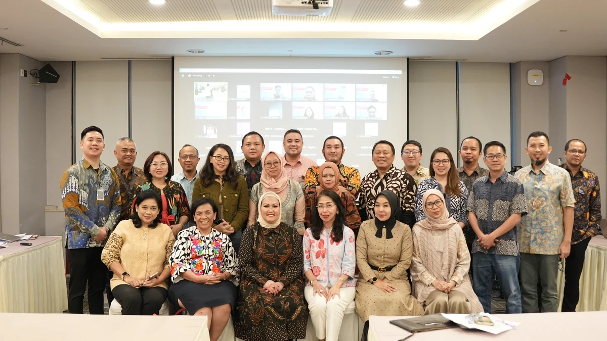 Rabu, 27 Maret 2024 – Kepengurusan Indonesia Corporate Secretary Association (ICSA) periode 2021-2024 sudah sampai diakhir masa jabatan. Pada Selasa (19/2/24), ICSA mengadakan Rapat Umum Anggota (RUA) ICSA di Bursa Efek Indonesia. 

Agenda rapat dibuka dengan Laporan Pertanggungjawaban Kegiatan ICSA periode 2021-2023 yang disampaikan oleh Katharine Grace selaku Ketua Umum ICSA, dilanjut Laporan Keuangan ICSA 2021-2023 oleh Andrew Djauhari selaku Bendahara Umum ICSA, dan terakhir pemilihan dan pengangkatan ketua umum ICSA.

Pada hasil akhir pemilihan ketua umum ICSA, Katharine Grace kembali terpilih menjadi Ketua Umum ICSA periode 2024-2027, "Saya ucapkan terimakasih banyak kepada Bapak dan Ibu yang telah mempercayakan saya untuk menjadi ketua umum ICSA kembali untuk periode 2024-2027. Ini merupakan amanah untuk menjalankan roda organisasi lebih baik lagi ke depannya," tutur Grace.

Dipenghujung rapat, Grace menyampaikan harapannya, "kedepan mari kita bersama-sama bekerja keras untuk memajukan dan membangun ICSA yang baik dan berkualitas serta melaksanakan visi dan misi organisasi".<br>
                  